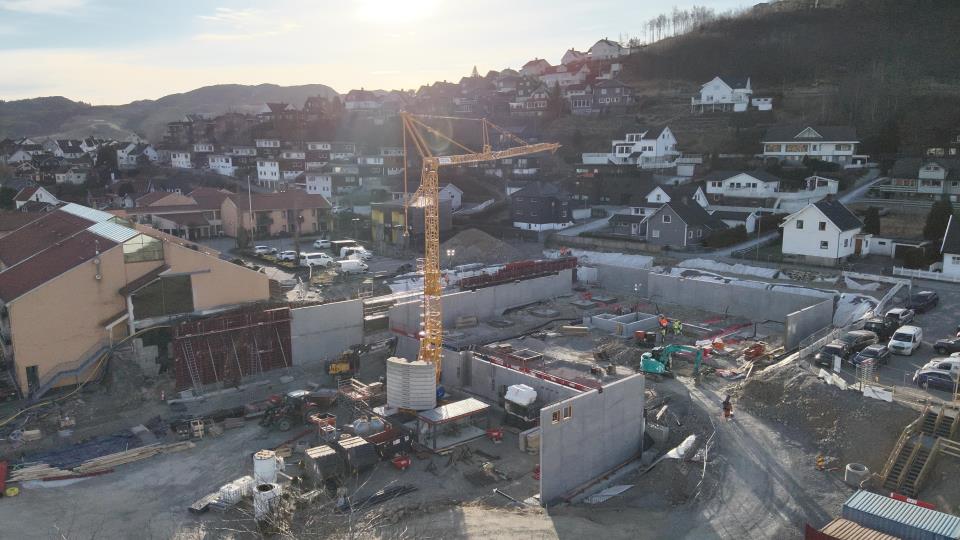 Lenke til artikkel: Snart vil bygget reise seg!