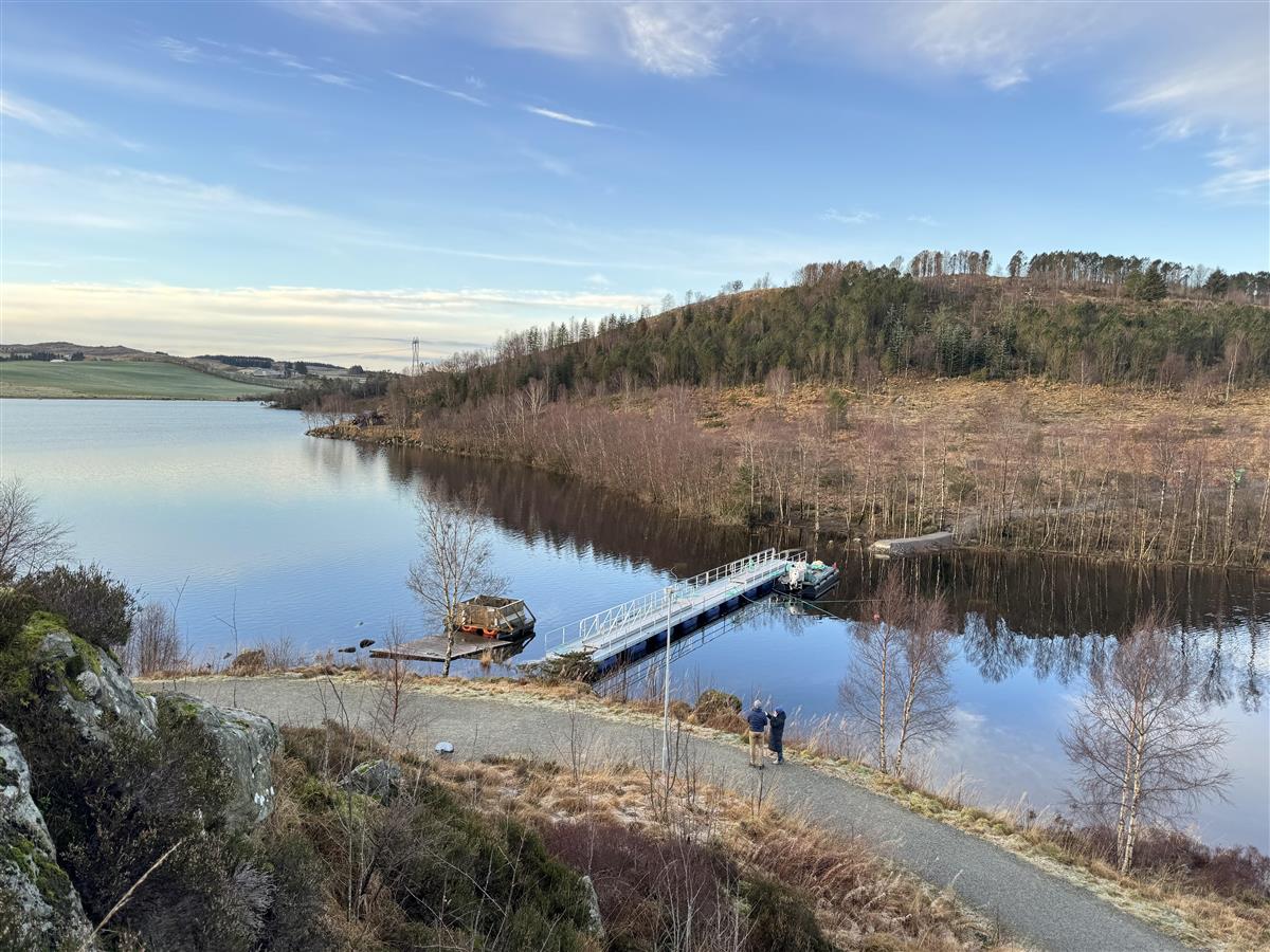 Bilde av en bro som over et vann - Klikk for stort bilde